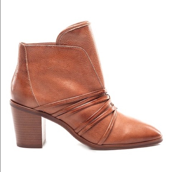 Bernardo Shoes - Bernardo Cognac Tumbled Oil Leather Booties  S 6.5